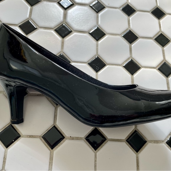 Lifestride Patent Leather Heels - Picture 3 of 5